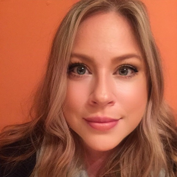 Meet your Posher, Erin - Picture 4 of 5